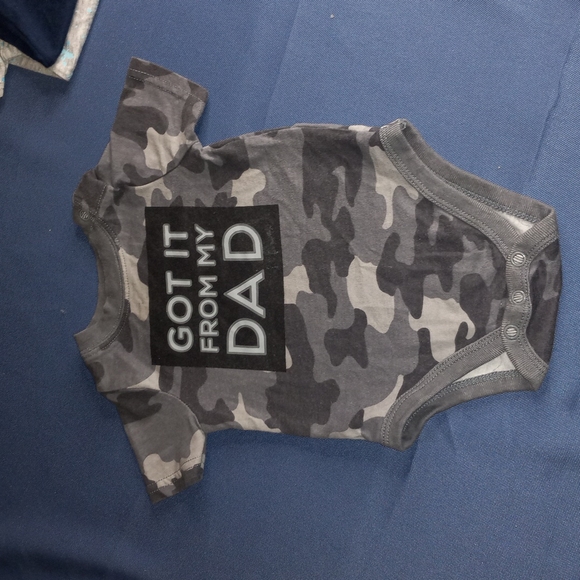 4 bodysuits - Picture 4 of 5